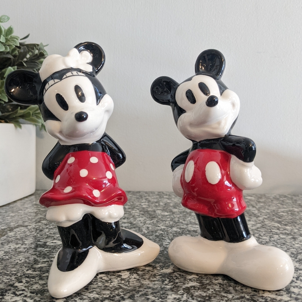 Disney Mickey & Minnie Mouse Ceramic Salt and Pepper Shaker Set‎